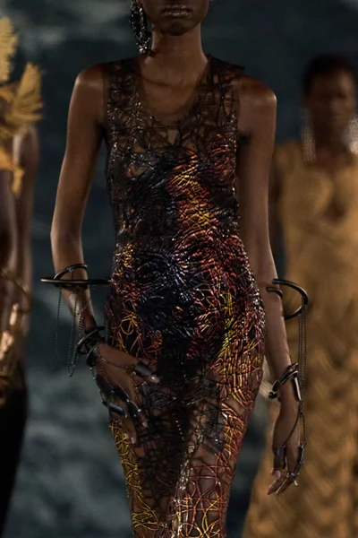 Look 16